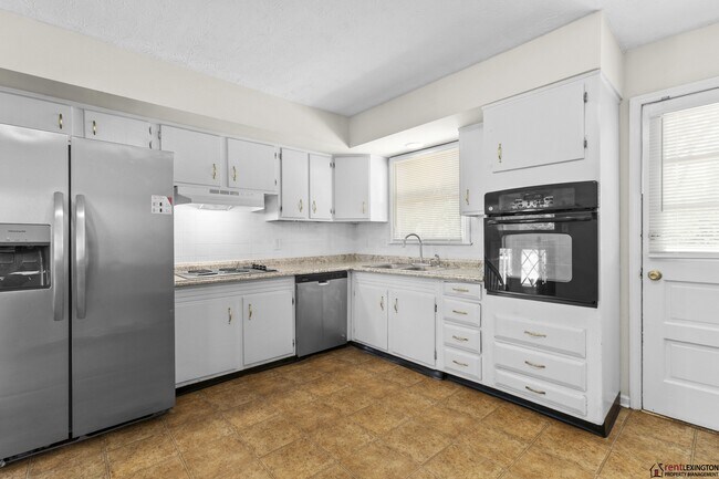 Building Photo - 3330 Tisdale Dr