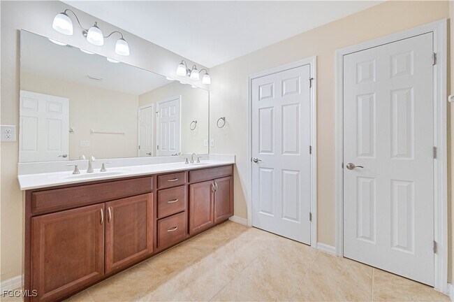 Building Photo - 3889 Tilbor Circle