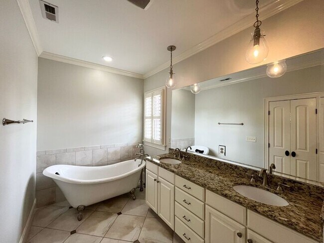 Building Photo - 535 Guilford Cir