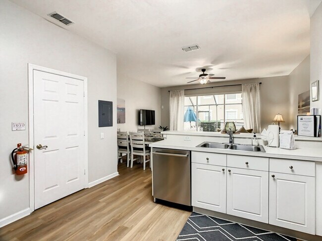 Building Photo - 2314 Silver Palm Dr