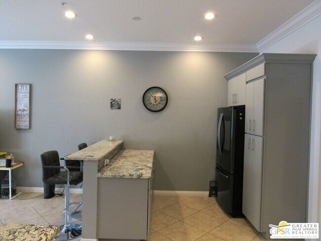 Building Photo - 2601 S Broadmoor Dr