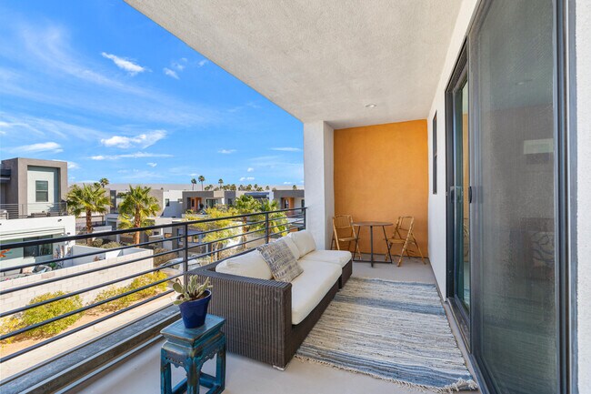 Building Photo - 483 Beacon Way