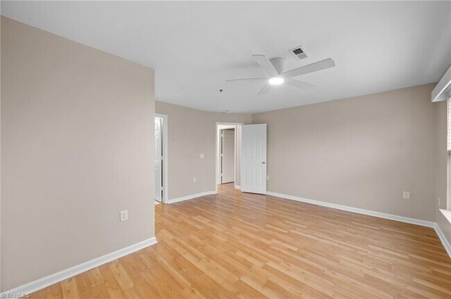 Building Photo - 3712 Cotswold Ave