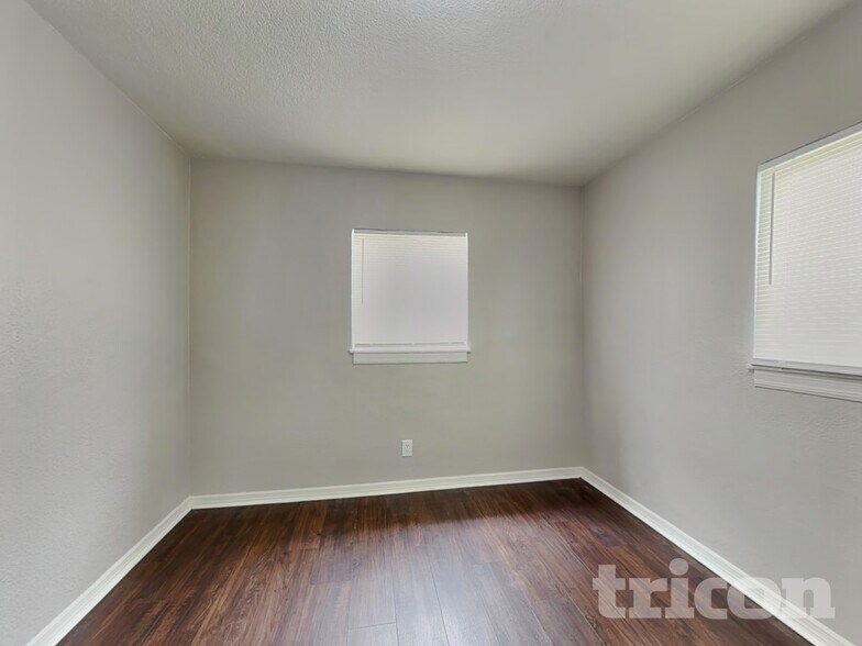 Building Photo - 320 Rigel Rd