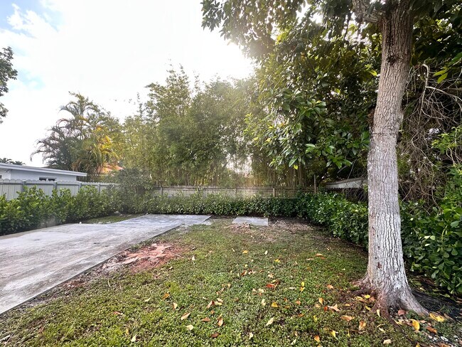 Building Photo - 2117 SW 62nd Ave