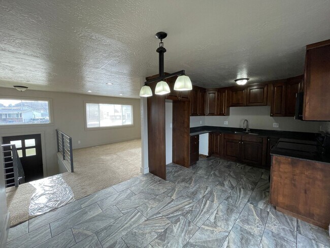 Building Photo - Spacious 6-Bedroom Magna Home with Fenced Yard