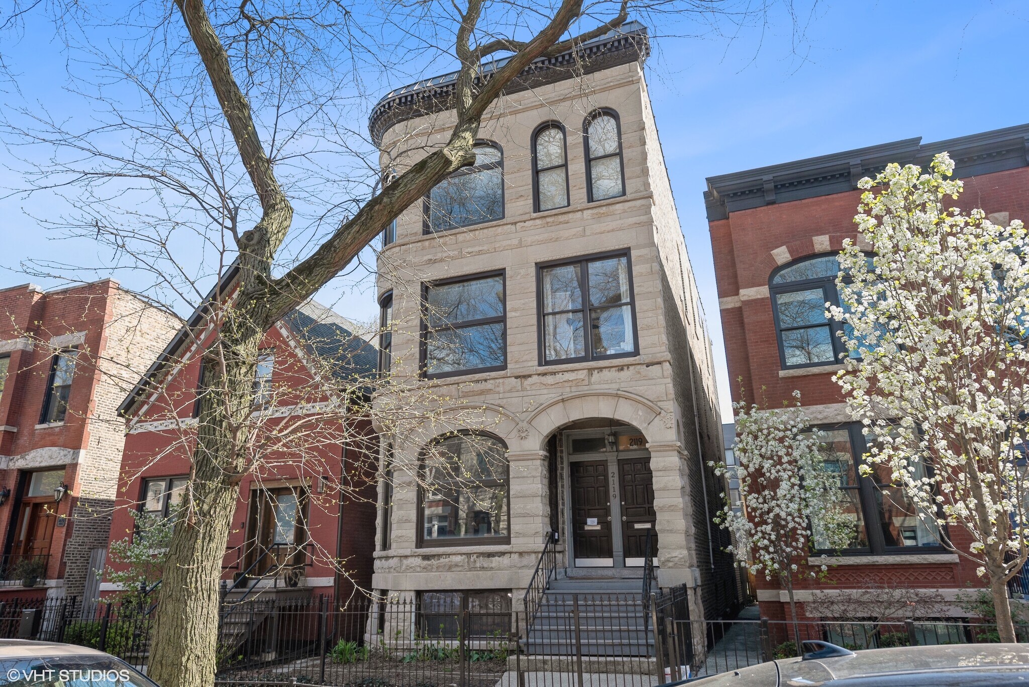 Building Photo - 2119 W Potomac Ave