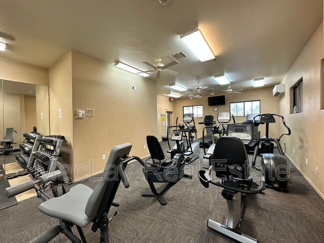 Building Photo - 705 W Queen Creek Rd
