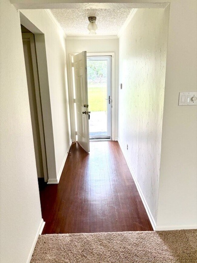 Building Photo - Charming 3-Bed, 2-Bath Home in China Sprin...