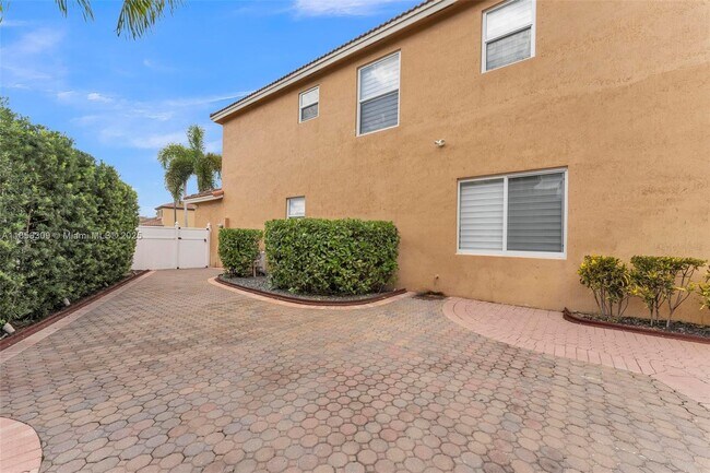 Building Photo - 14401 SW 33rd Ct