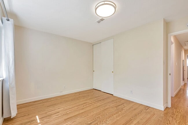Building Photo - Spacious 4BR/2BA Home in Prime Irvington C...