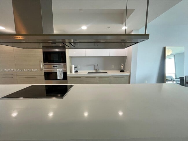 Building Photo - 17301 Biscayne Blvd