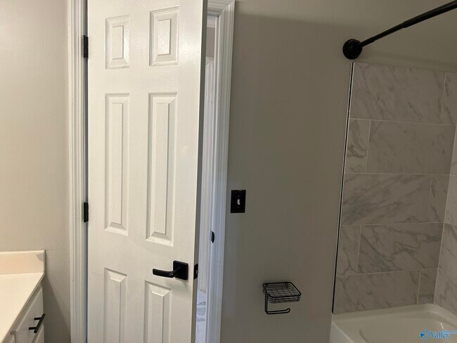 Building Photo - 2012 Fairway Hills Dr