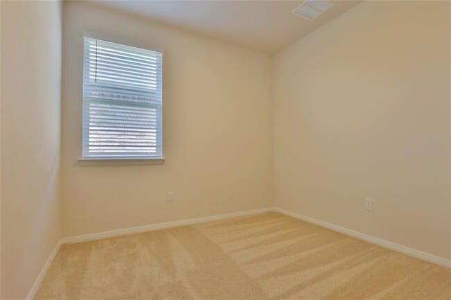 Building Photo - 132 Mackinac Ln