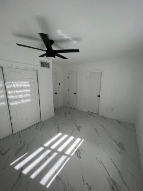 Building Photo - 4250 SW 67th Ave