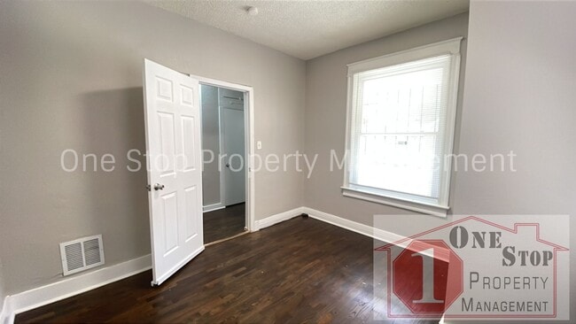 Building Photo - Beautiful 4 Bedroom 2 Bathroom Home in Kan...