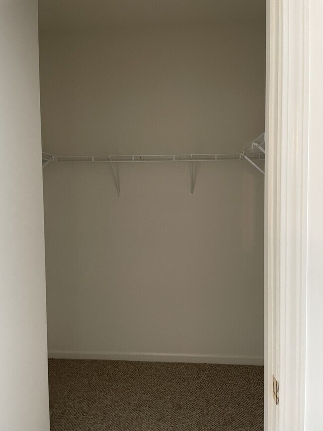 Building Photo - 1914 Farnsworth Ln