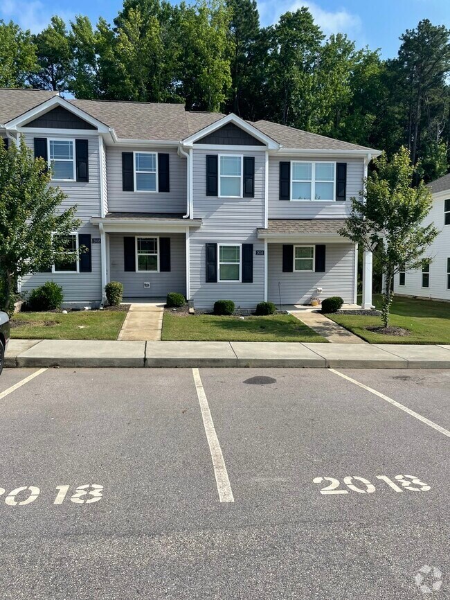 Building Photo - 2BD 2BA Townhome