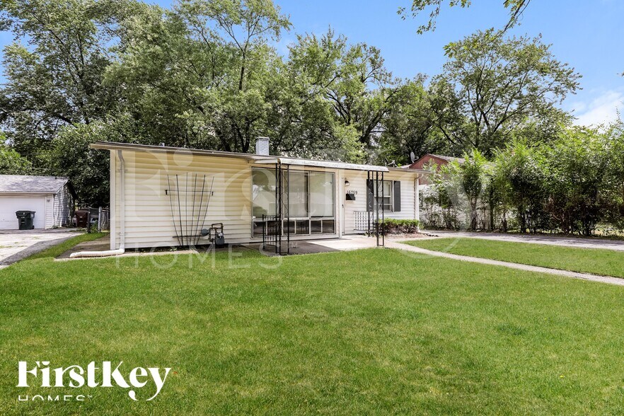 Building Photo - 16759 Artesian Ave