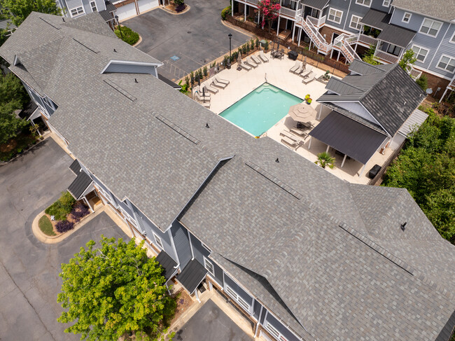 Building Photo - 328 Carlyle Park Dr NE