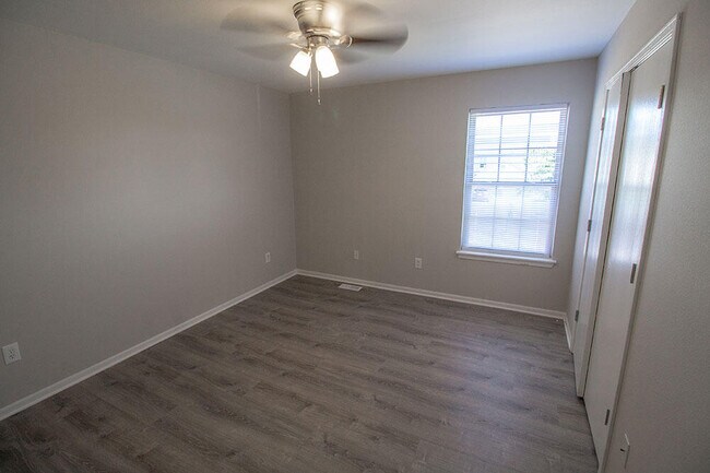 Building Photo - 1413 Greensboro Dr