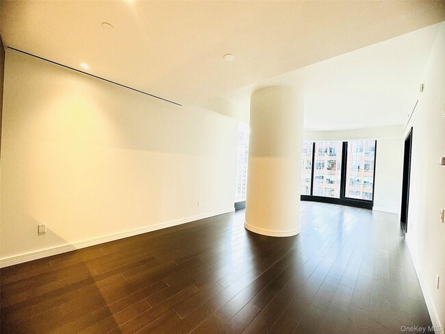 Building Photo - 125 Greenwich St