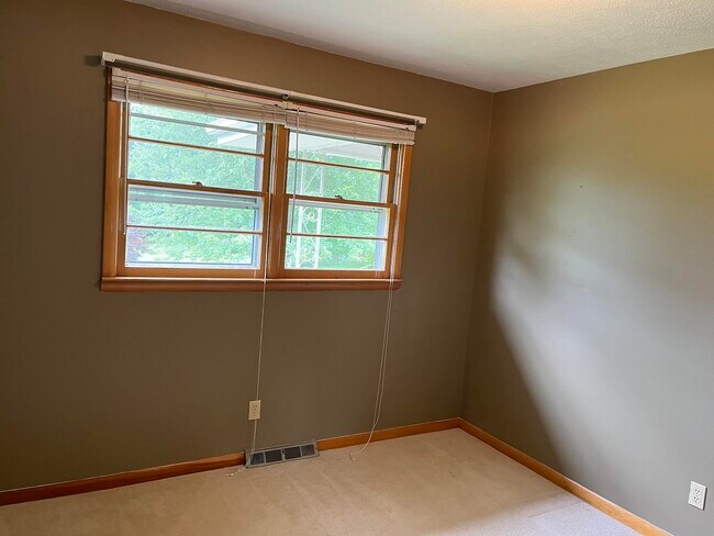 Building Photo - 328 East King Street-Home with loads of space