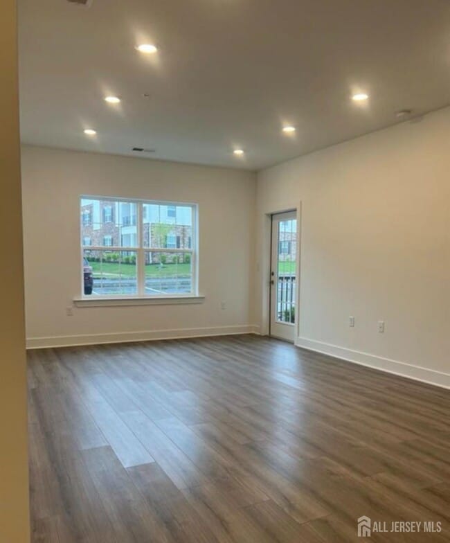 Building Photo - 1015 Vanderbergh Blvd