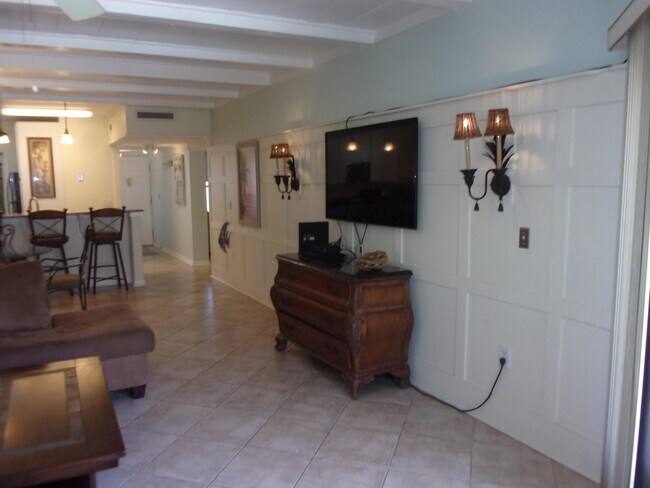 Building Photo - 5650-5A1A A1A S