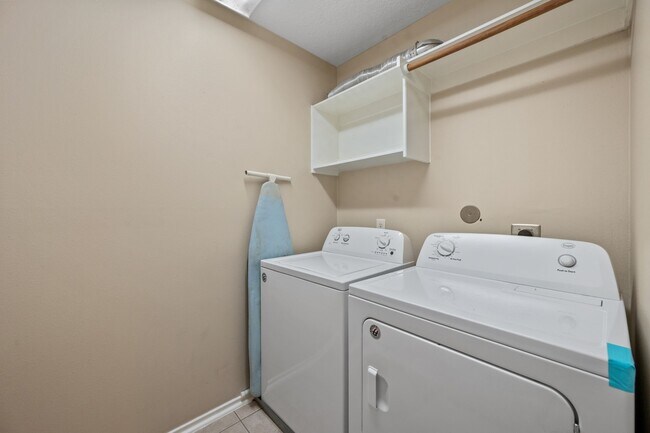 Building Photo - 8714 Thistlemoor Ln