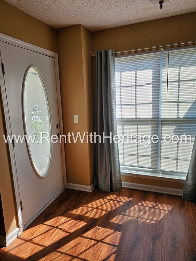 Building Photo - WOW!!! GORGEOUS HOME IN POPULAR CREEKSIDE SUBDIVSION / SWIM / TENNIS / UPGRADES GALLORE