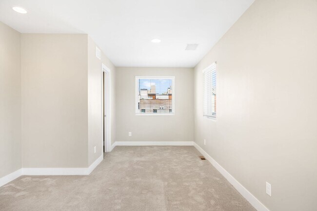 Building Photo - 3BD, 4BA Sunnyside Home With Office and Rooftop Deck