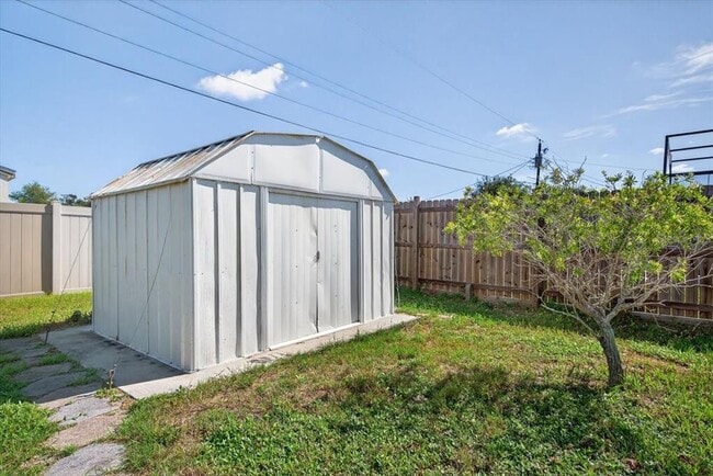 Building Photo - 420 Palm Creek Dr