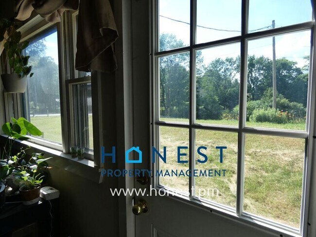 Building Photo - 95 Main St