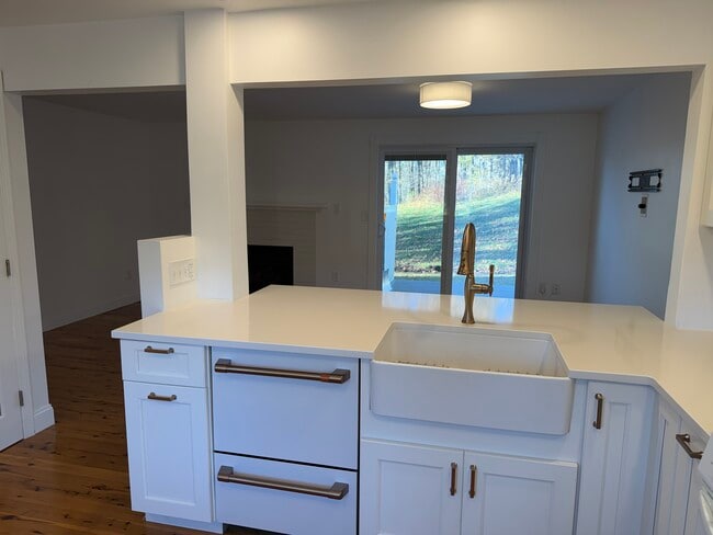 Primary Photo - 25 Lawrence St