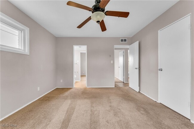Building Photo - 726 Willow Dr