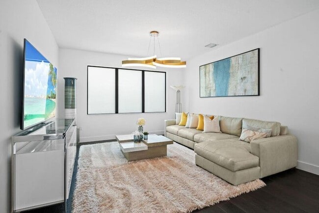 Building Photo - 8599 Tower Bridge Ct