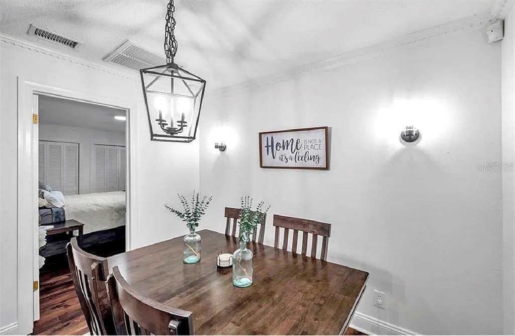 Building Photo - 2873 Sarah Dr