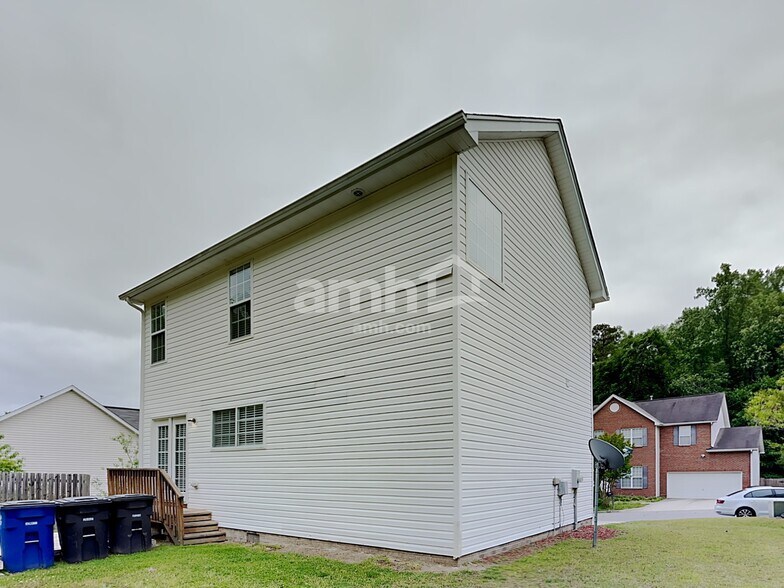 Building Photo - 529 Osborne Rd