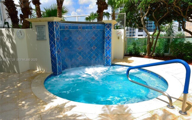 Building Photo - 347 N New River Dr E