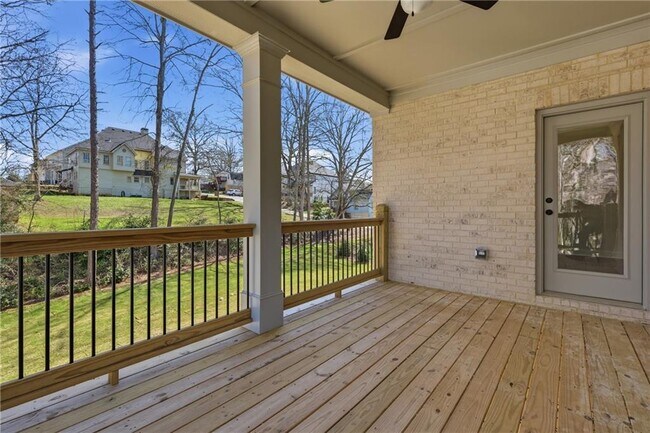Building Photo - 120 Poplar St
