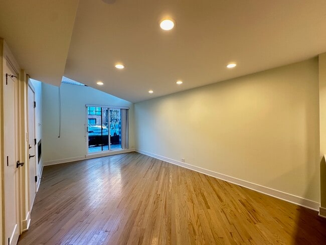 Building Photo - 959 W Grace St