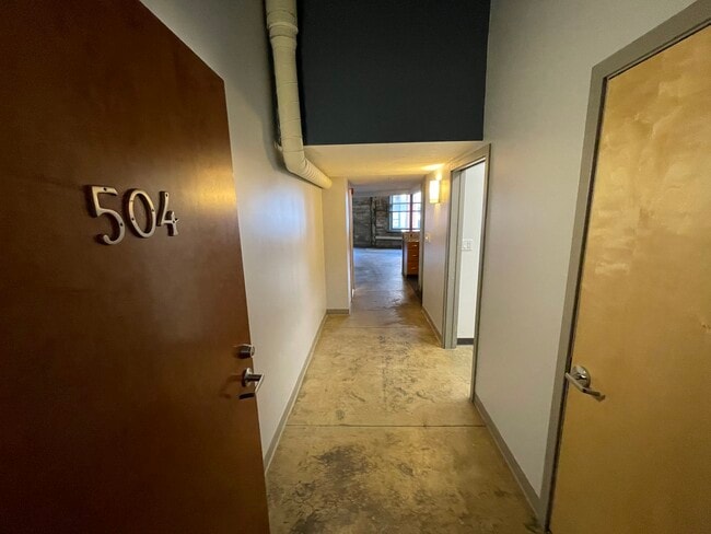 Apartment entrance - 1104 Prospect Ave E