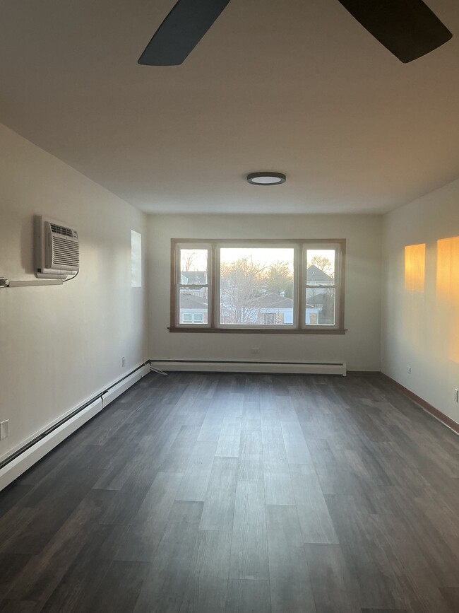 Living/Dining Room - 1717 N 37th Ave