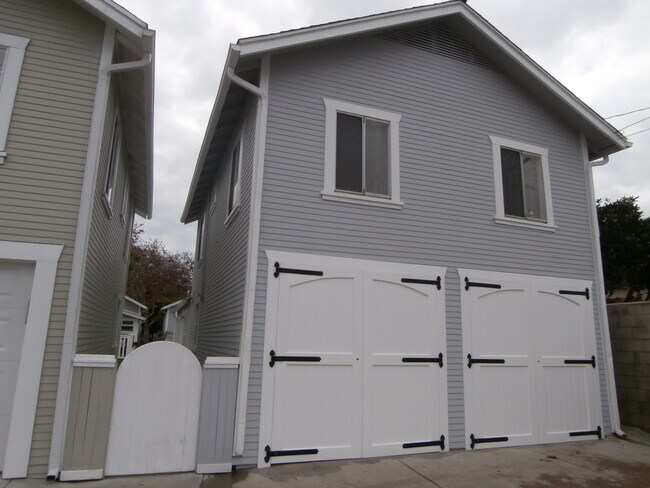 Building Photo - 933 10th St