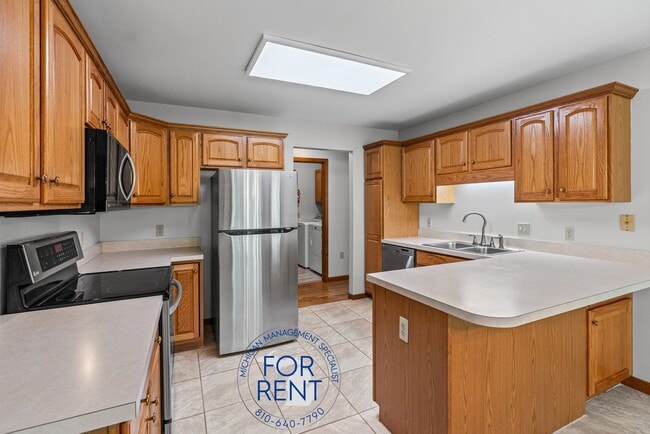 Building Photo - 3263 Silverwood Dr