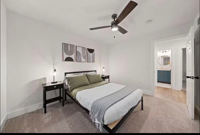 Building Photo - Stunning Home with Spacious Layout & Modern Upgrades