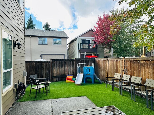 Building Photo - Charming Home in Great Location