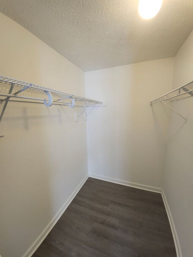 Building Photo - 3-Bedroom, 2.5-Bath Home in Desirable Lith...