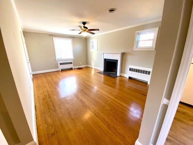 Building Photo - 3910 Cary Street Rd